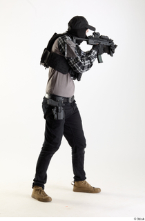 Andrew Elliott Contractor Shooting shooting standing whole body 0009.jpg